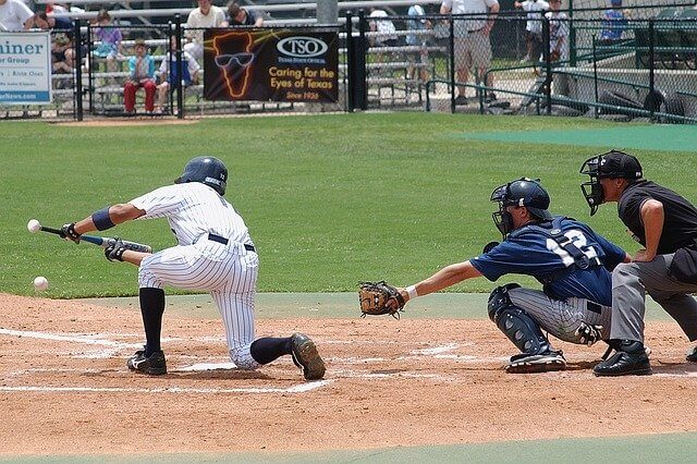 野球 スクイズのやり方とコツ バントとの違いとは 野球の聖典